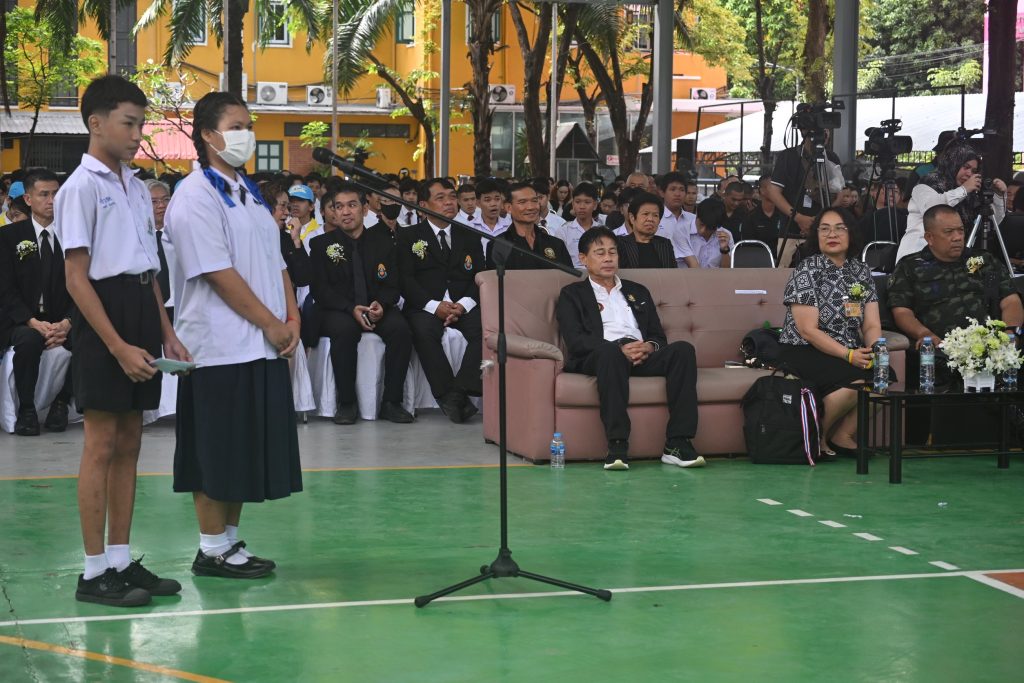 พลโท บุญสิน พาดกลาง บรรยายพิเศษและเสวนา หัวข้อ "เยาวชนไทยร่วมใจรักชาติ รักแผ่นดินและปลูกจิตสำนึก ด้านคุณธรรม จริยธรรม ความโปร่งใส เพื่อความมั่นคงของชาติ"