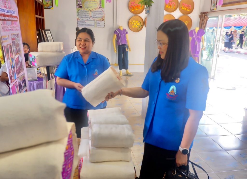 วท.สทป. ร่วมคณะองคมนตรี ตรวจเยี่ยมโรงเรียนราชประชานุเคราะห์และโรงเรียนที่มูลนิธิให้การสนับสนุน ในพื้นที่จังหวัดลำพูน และ จังหวัดเชียงใหม่