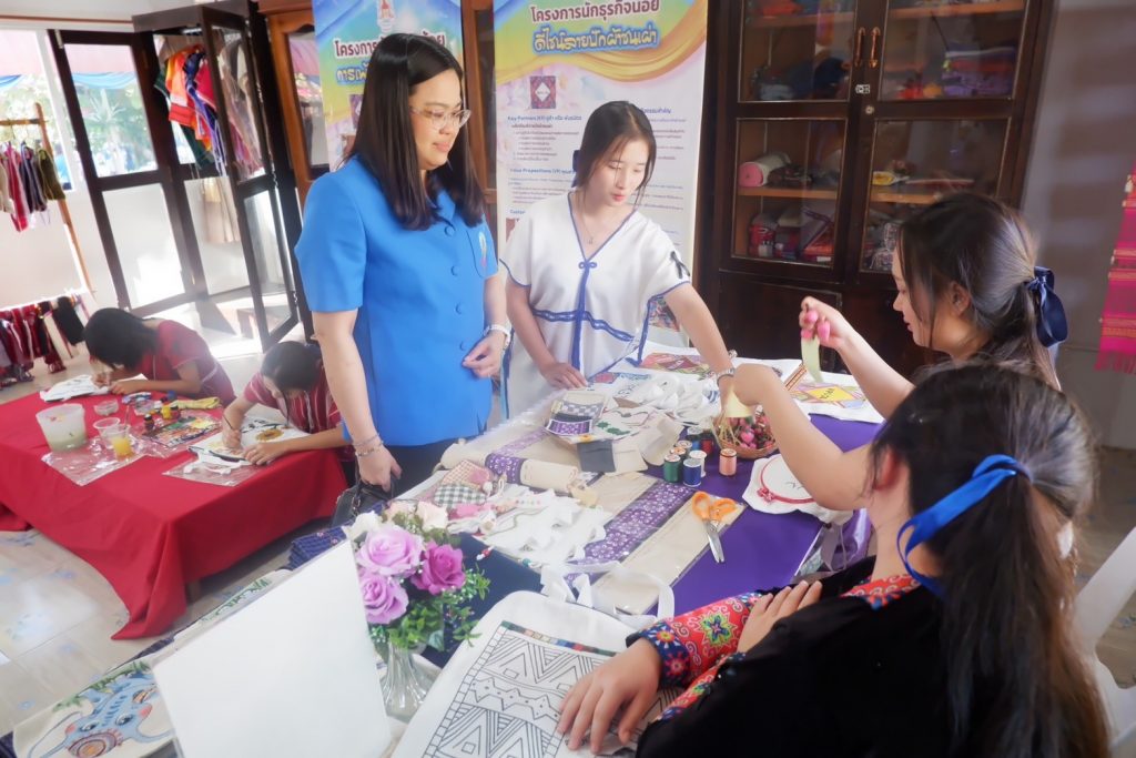 วท.สทป. ร่วมคณะองคมนตรี ตรวจเยี่ยมโรงเรียนราชประชานุเคราะห์และโรงเรียนที่มูลนิธิให้การสนับสนุน ในพื้นที่จังหวัดลำพูน และ จังหวัดเชียงใหม่