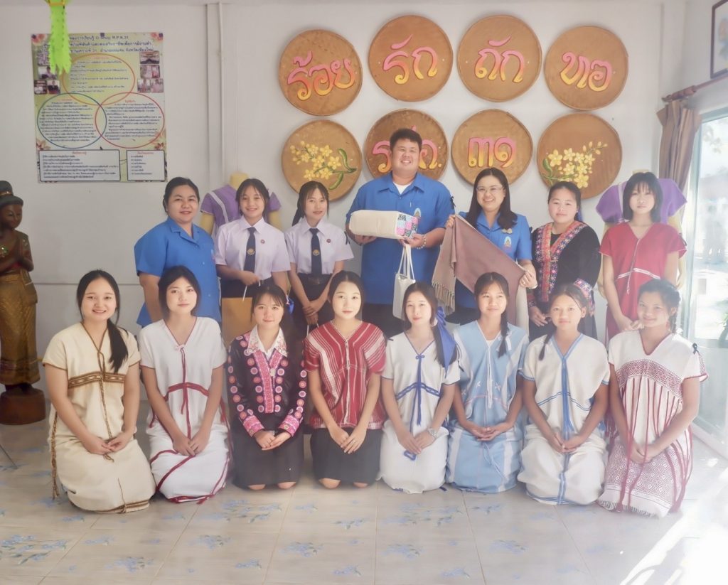 วท.สทป. ร่วมคณะองคมนตรี ตรวจเยี่ยมโรงเรียนราชประชานุเคราะห์และโรงเรียนที่มูลนิธิให้การสนับสนุน ในพื้นที่จังหวัดลำพูน และ จังหวัดเชียงใหม่