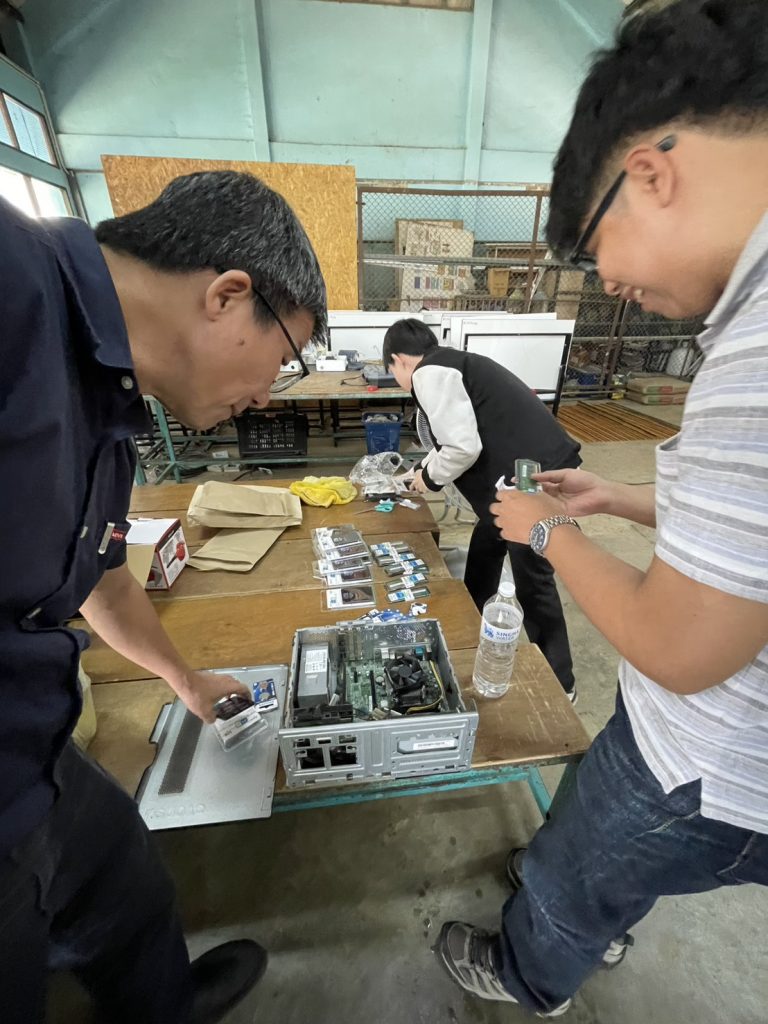 “IT PIT ไอทีปทุมวันอาสา” ลงพื้นที่โรงเรียนร่มเกล้า กาญจนบุรี ซ่อมแซมคอมพิวเตอร์เพื่อการศึกษา พัฒนาโอกาสการเรียนรู้สู่เยาวชน จังหวัดกาญจนบุรี