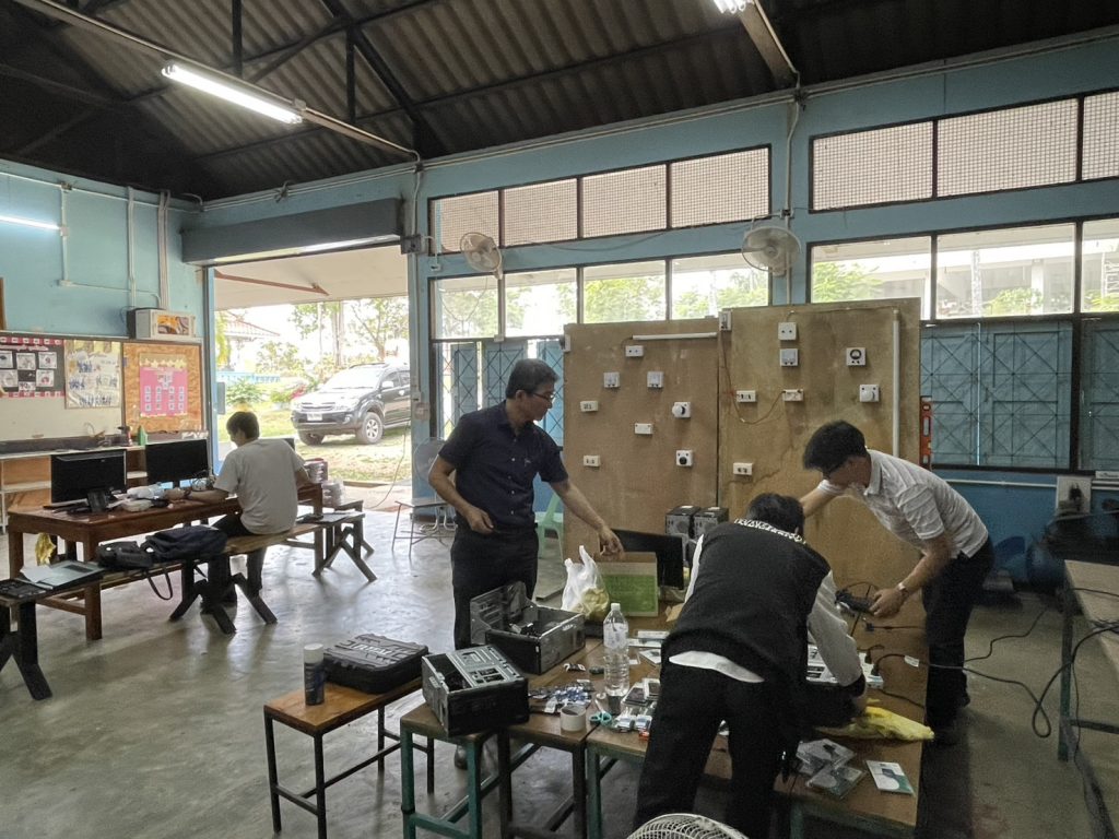 “IT PIT ไอทีปทุมวันอาสา” ลงพื้นที่โรงเรียนร่มเกล้า กาญจนบุรี ซ่อมแซมคอมพิวเตอร์เพื่อการศึกษา พัฒนาโอกาสการเรียนรู้สู่เยาวชน จังหวัดกาญจนบุรี
