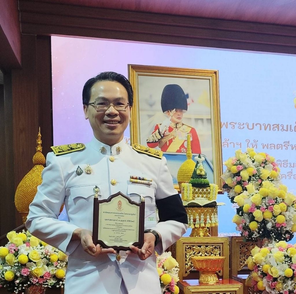 รศ.ดร.อนุชาติ ศรีศิริวัฒน์ วศ.สทป. เข้ารับโล่เกียรติคุณผู้มีอุปการคุณ งานวันเด็กแห่งชาติ ประจำปี 2569