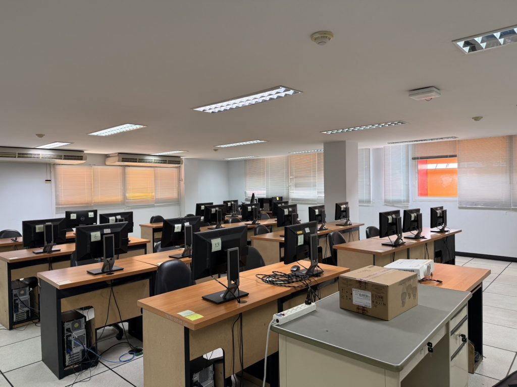 บริษัท เน็กซัส บริดจ์ จำกัด เยี่ยมชมสถานที่สอบภาษาอังกฤษ