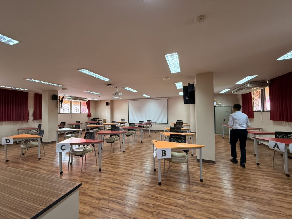 บริษัท เน็กซัส บริดจ์ จำกัด เยี่ยมชมสถานที่สอบภาษาอังกฤษ