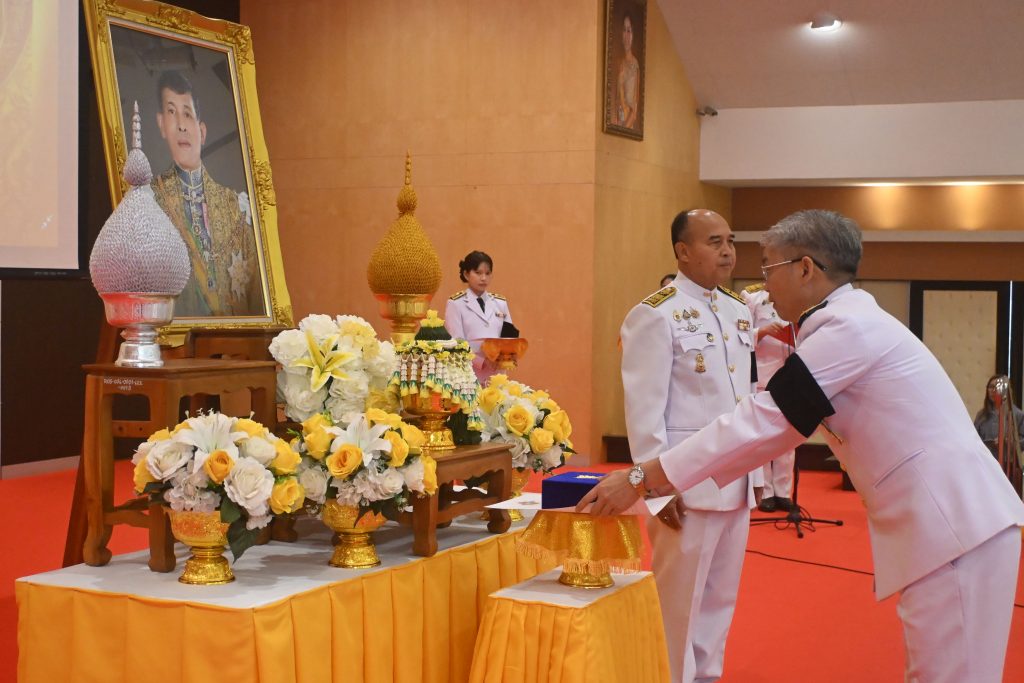 สถาบันเทคโนโลยีปทุมวัน จัดพิธีรับพระราชทานเครื่องราชอิสริยาภรณ์ เบื้องหน้าพระบรมฉายาลักษณ์ พระบาทสมเด็จพระวชิรเกล้าเจ้าอยู่หัว (รัชกาลที่ 10)