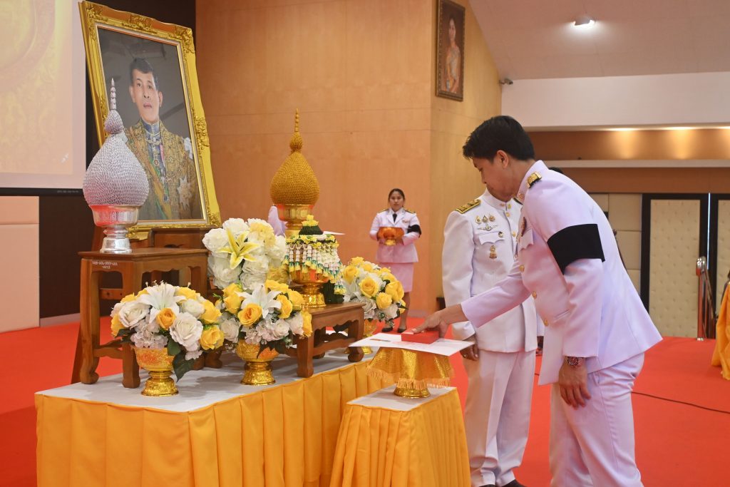 สถาบันเทคโนโลยีปทุมวัน จัดพิธีรับพระราชทานเครื่องราชอิสริยาภรณ์ เบื้องหน้าพระบรมฉายาลักษณ์ พระบาทสมเด็จพระวชิรเกล้าเจ้าอยู่หัว (รัชกาลที่ 10)