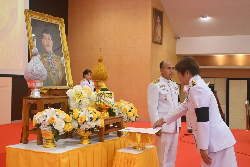 สถาบันเทคโนโลยีปทุมวัน จัดพิธีรับพระราชทานเครื่องราชอิสริยาภรณ์ เบื้องหน้าพระบรมฉายาลักษณ์ พระบาทสมเด็จพระวชิรเกล้าเจ้าอยู่หัว (รัชกาลที่ 10)