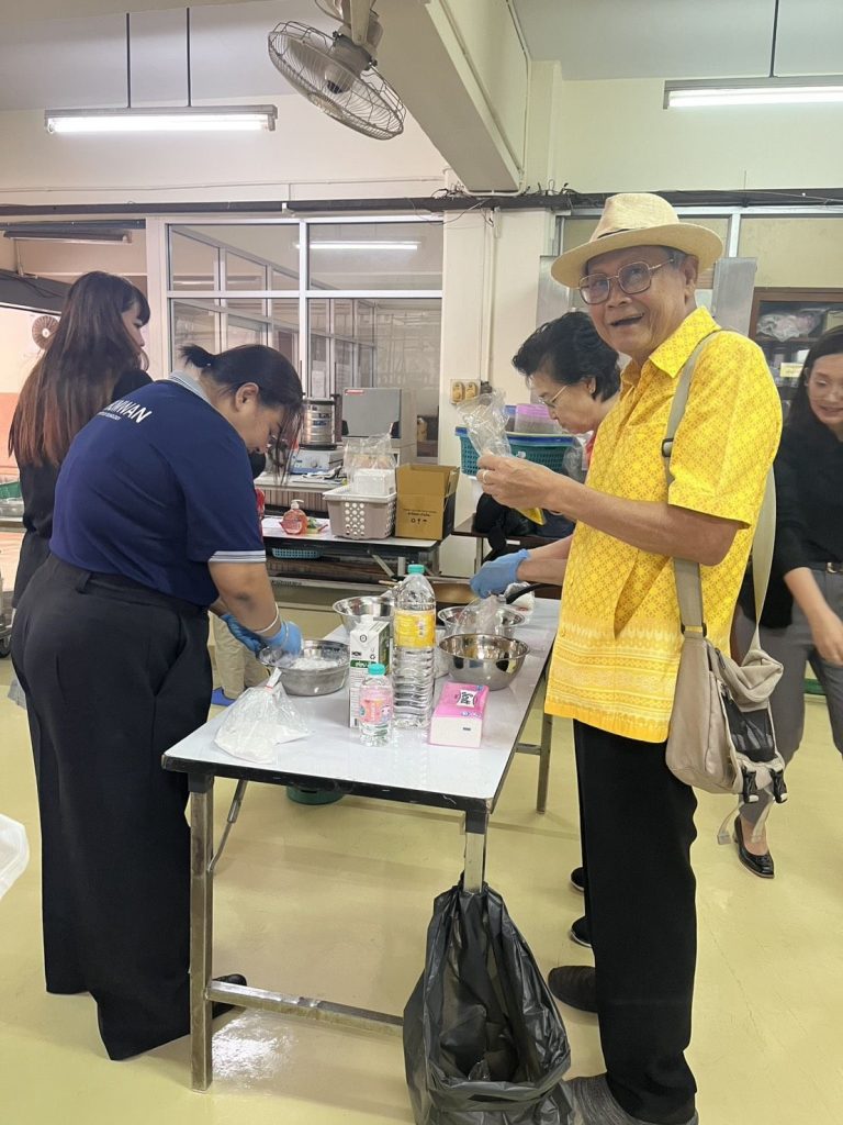 วศ. สาขาวิชาวิศวกรรมกระบวนการเคมีและสิ่งแวดล้อม จัดโครงการบริการวิชาการ “เกียร์ปทุมวันสืบสานวัฒนธรรม” เสริมคุณค่าขนมไทยด้วยสมุนไพรพื้นบ้าน