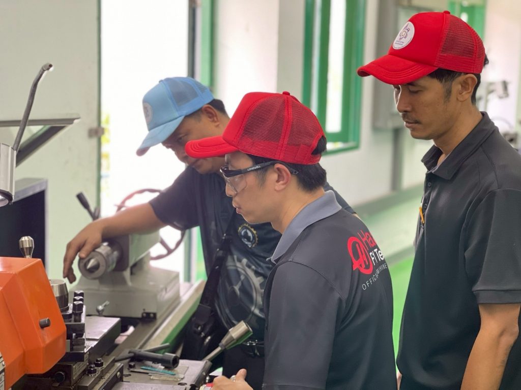 วศ. สาขาวิชาวิศวกรรมอุตสาหการ การผลิต และกระบวนการเคมีและสิ่งแวดล้อม จัดอบรมเตรียมผู้ทดสอบมาตรฐานฝีมือแรงงานแห่งชาติ สาขาช่างกลึง ระดับ 1 เสริมศักยภาพกำลังคนภาคอุตสาหกรรม