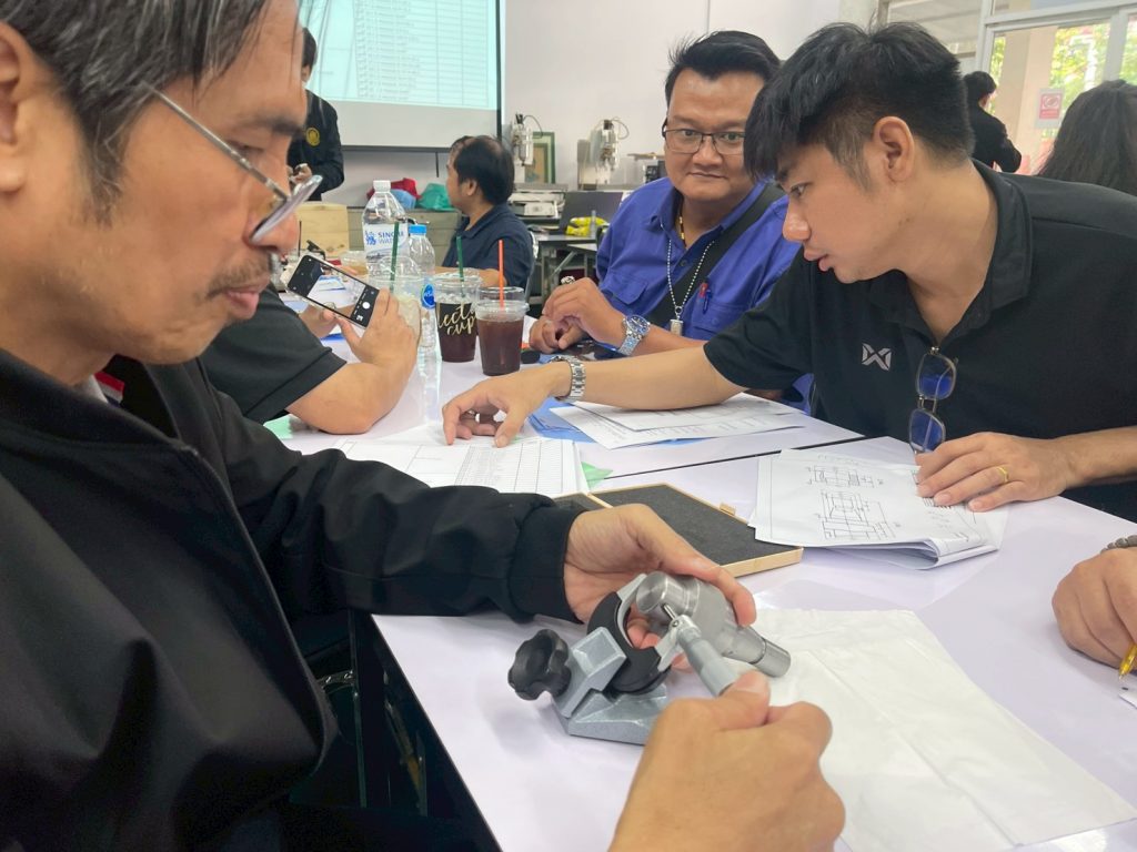 วศ. สาขาวิชาวิศวกรรมอุตสาหการ การผลิต และกระบวนการเคมีและสิ่งแวดล้อม จัดอบรมเตรียมผู้ทดสอบมาตรฐานฝีมือแรงงานแห่งชาติ สาขาช่างกลึง ระดับ 1 เสริมศักยภาพกำลังคนภาคอุตสาหกรรม