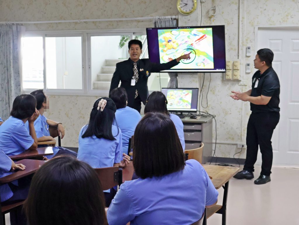 คณะวิทยาศาสตร์และเทคโนโลยี สถาบันเทคโนโลยีปทุมวัน ร่วมกับ กรมราชทัณฑ์ จัดพิธีปิดการอบรม “โครงการปันความรู้สู่ผู้ต้องขังหญิง” พร้อมมอบประกาศนียบัตรแก่ผู้สำเร็จการอบรม ณ ทัณฑสถานหญิงกลาง