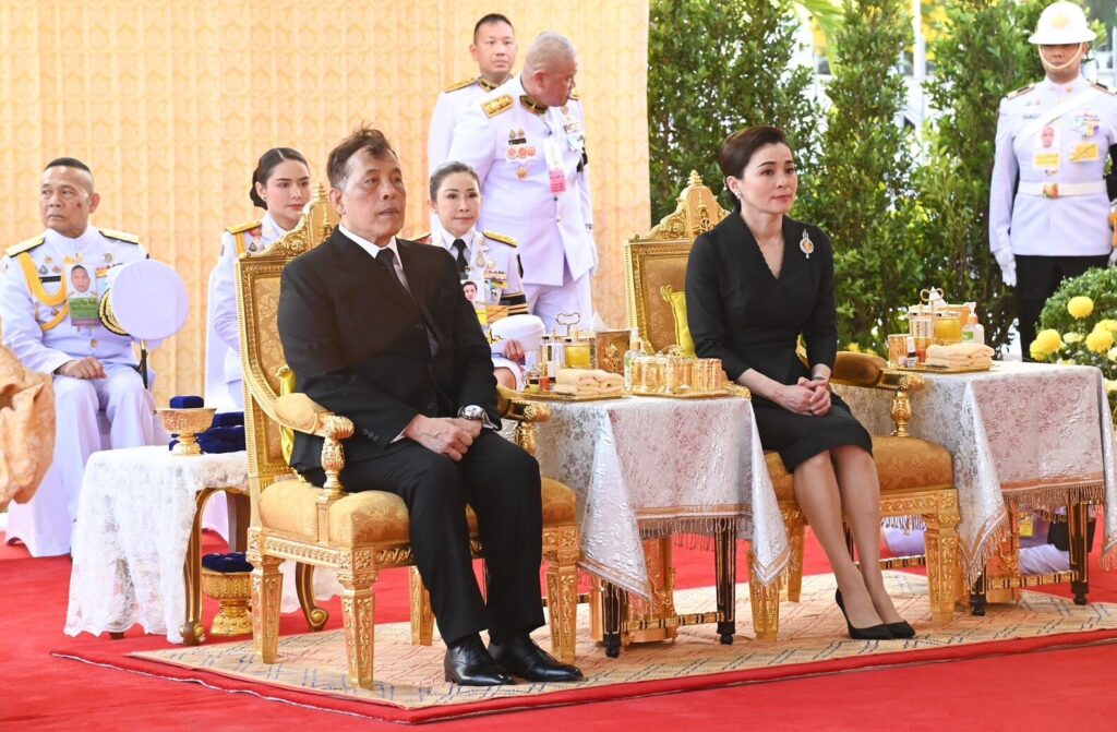 พระบาทสมเด็จพระเจ้าอยู่หัว และ สมเด็จพระนางเจ้า ฯ พระบรมราชินี เสด็จฯ ทรงเปิดอาคารมูลนิธิพระดาบส สืบสานพระราชปณิธานด้านการศึกษา