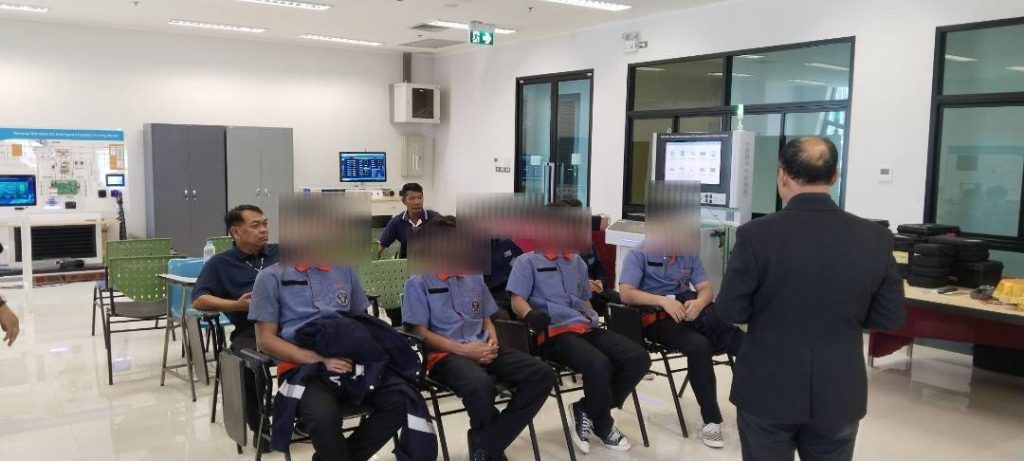 ส.ปทุมวัน มอบเกียรติบัตรแก่เยาวชน ผู้ผ่านการอบรมหลักสูตร “ไฟฟ้ารถยนต์”