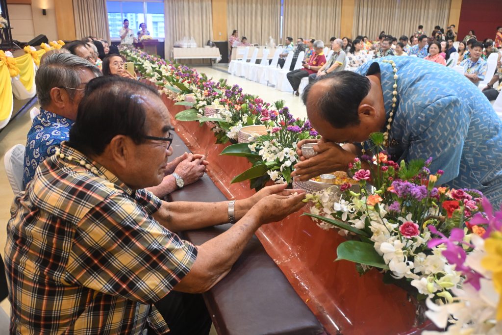 สทป. สืบสานวัฒนธรรมไทย จัดกิจกรรมรดน้ำดำหัวขอพรผู้สูงอายุและคณาจารย์ ประจำปี 2569