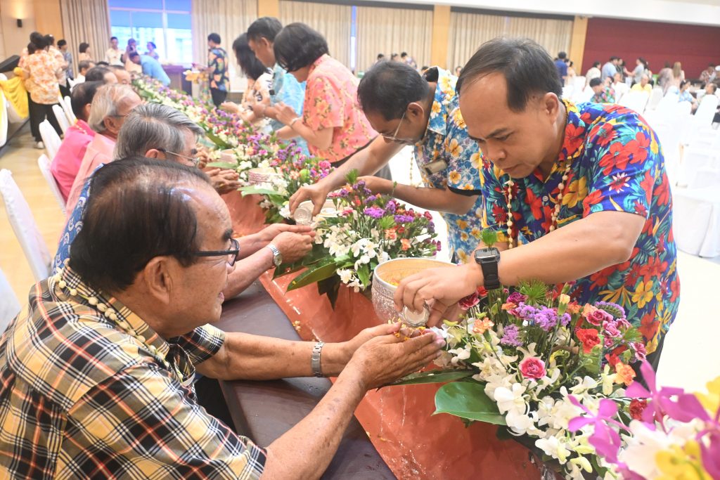 สทป. สืบสานวัฒนธรรมไทย จัดกิจกรรมรดน้ำดำหัวขอพรผู้สูงอายุและคณาจารย์ ประจำปี 2569