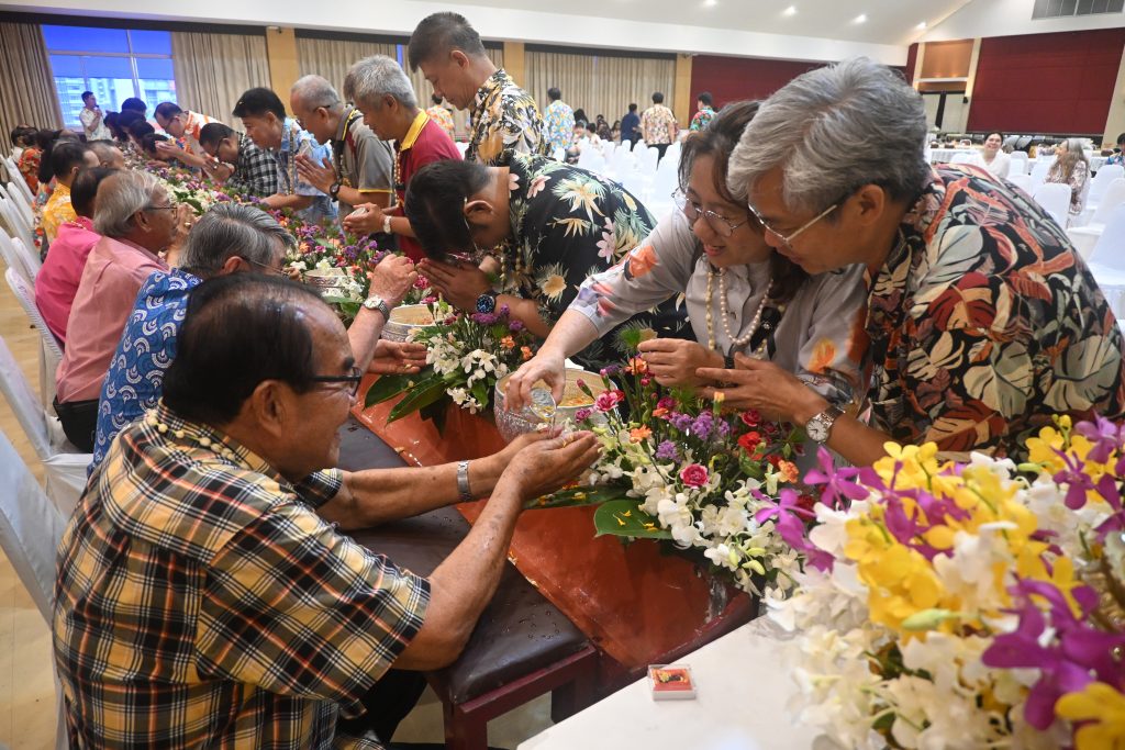 สทป. สืบสานวัฒนธรรมไทย จัดกิจกรรมรดน้ำดำหัวขอพรผู้สูงอายุและคณาจารย์ ประจำปี 2569
