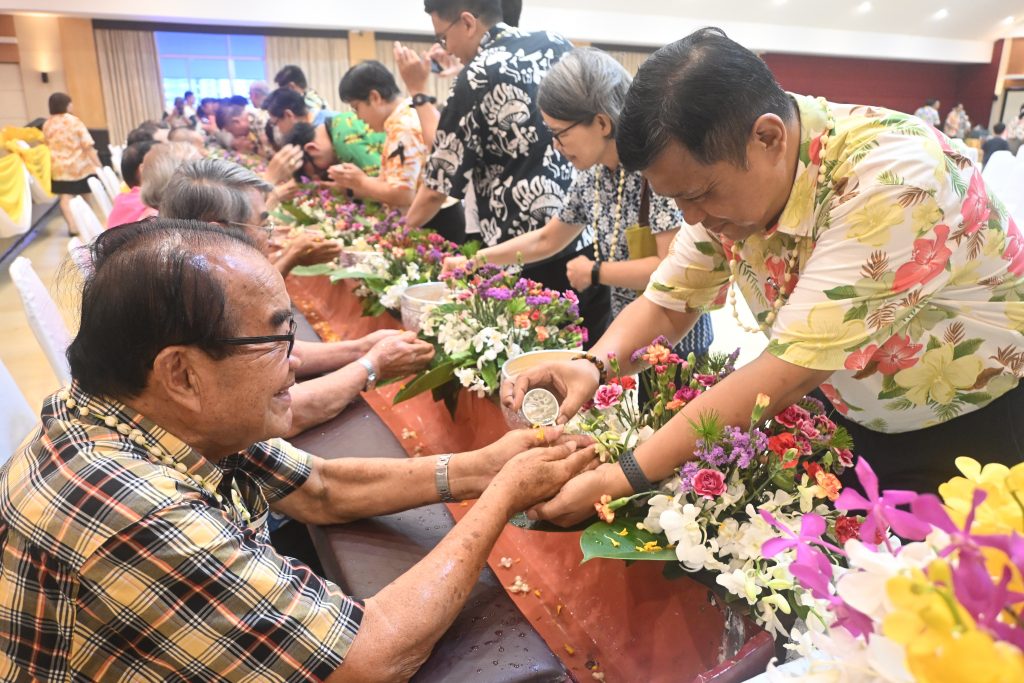 สทป. สืบสานวัฒนธรรมไทย จัดกิจกรรมรดน้ำดำหัวขอพรผู้สูงอายุและคณาจารย์ ประจำปี 2569