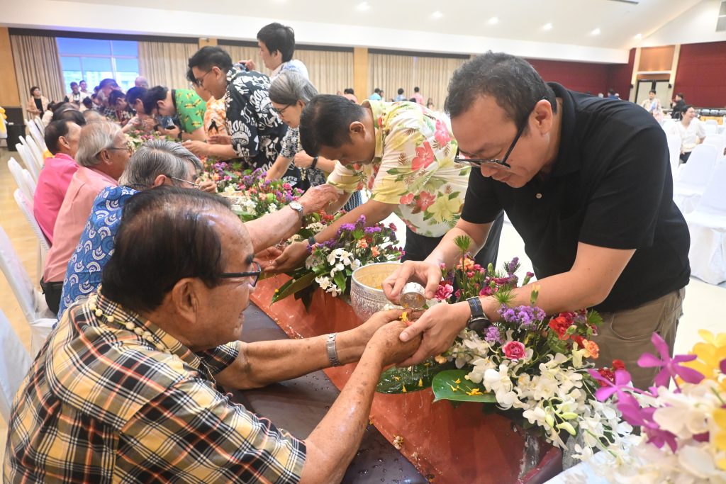 สทป. สืบสานวัฒนธรรมไทย จัดกิจกรรมรดน้ำดำหัวขอพรผู้สูงอายุและคณาจารย์ ประจำปี 2569