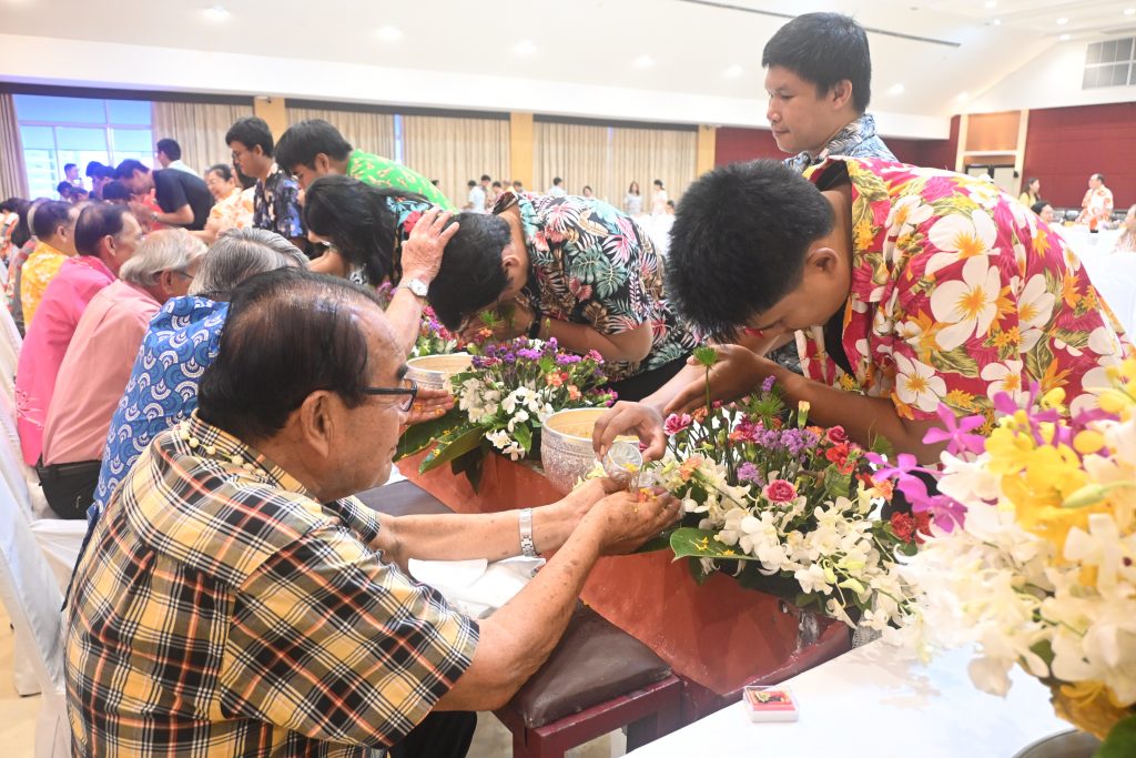 สทป. สืบสานวัฒนธรรมไทย จัดกิจกรรมรดน้ำดำหัวขอพรผู้สูงอายุและคณาจารย์ ประจำปี 2569