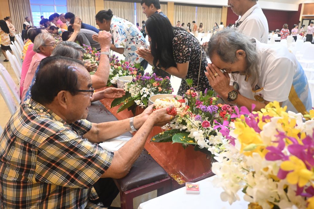 สทป. สืบสานวัฒนธรรมไทย จัดกิจกรรมรดน้ำดำหัวขอพรผู้สูงอายุและคณาจารย์ ประจำปี 2569