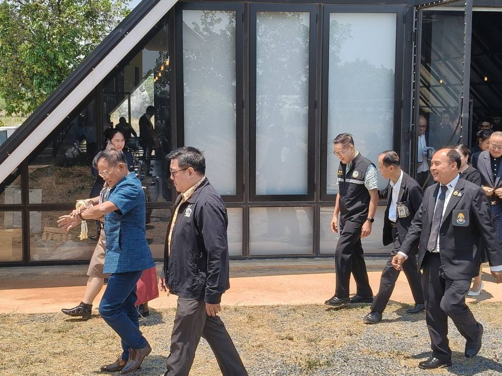 พลเอก ไพบูลย์ คุ้มฉายา องคมนตรี ลงพื้นที่เข้มติดตามงานโรงเรียนโครงการกองทุนฯ ชูแนวคิดพัฒนาคุณธรรมจริยธรรมให้เข้าถึงตัวบุคคล