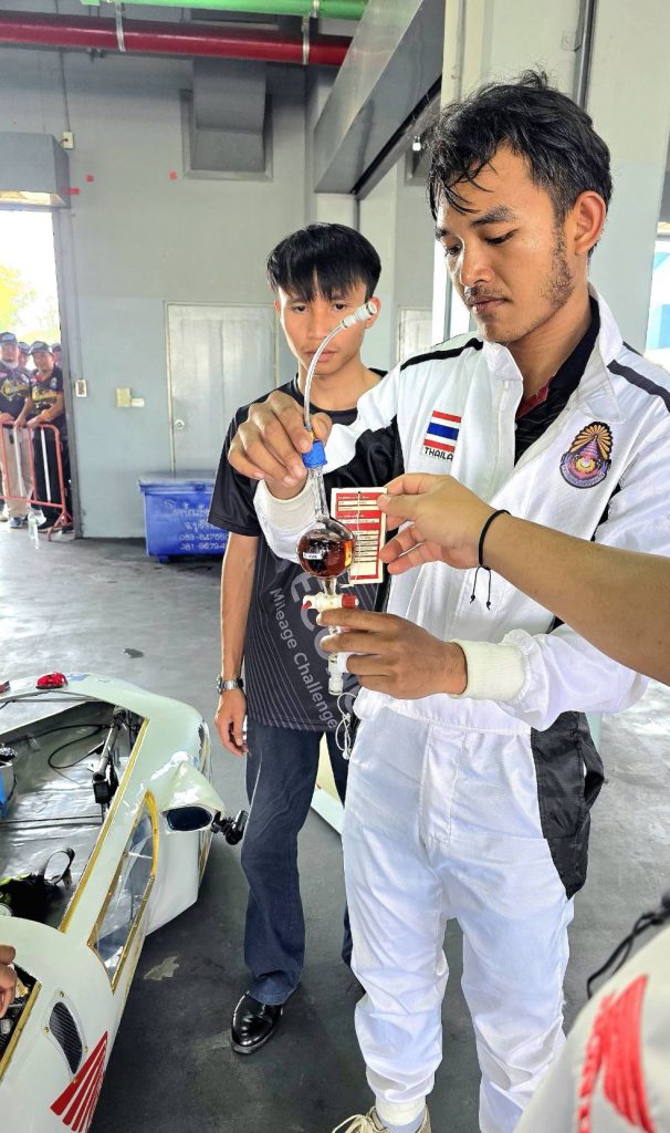 วศ.ปทุมวัน คว้าอันดับ 1 รางวัลทีมพัฒนาการยอดเยี่ยม “Honda Eco Mileage Challenge ครั้งที่ 28” สร้างสถิติประหยัดพลังงานกว่า 800 กม./ลิตร