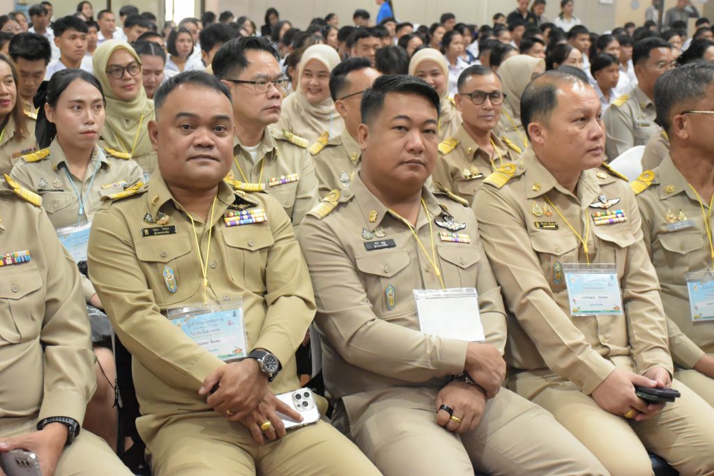 องคมนตรี เป็นประธานเปิดโครงการอบรมสัมมนา ในหัวข้อ “โรงเรียนในฝันของฉัน” สร้างฝันสู่ความจริง (Build Your Dreams)