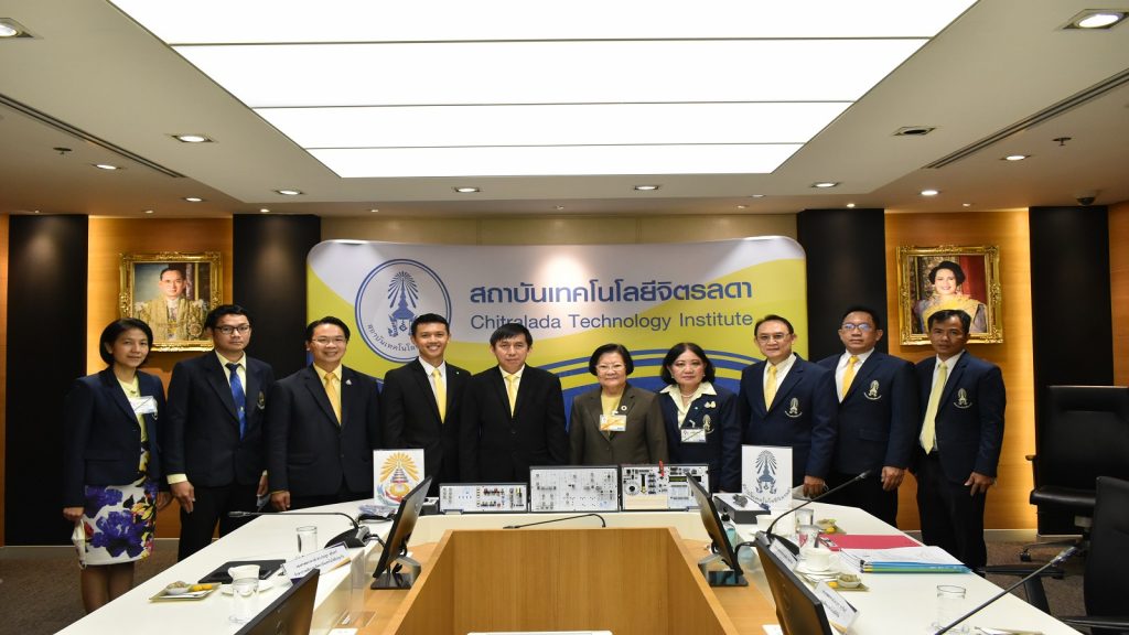 สถาบันเทคโนโลยีปทุมวันมอบชุดฝึกปฏิบัติการระบบสมองกลฝังตัวให้แก่สถาบันเทคโนโลยีจิตรลดา