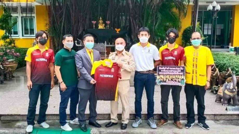 ศิษย์เก่ามอบเงินสนับสนุนทีมหุ่นยนต์ของนักศึกษา